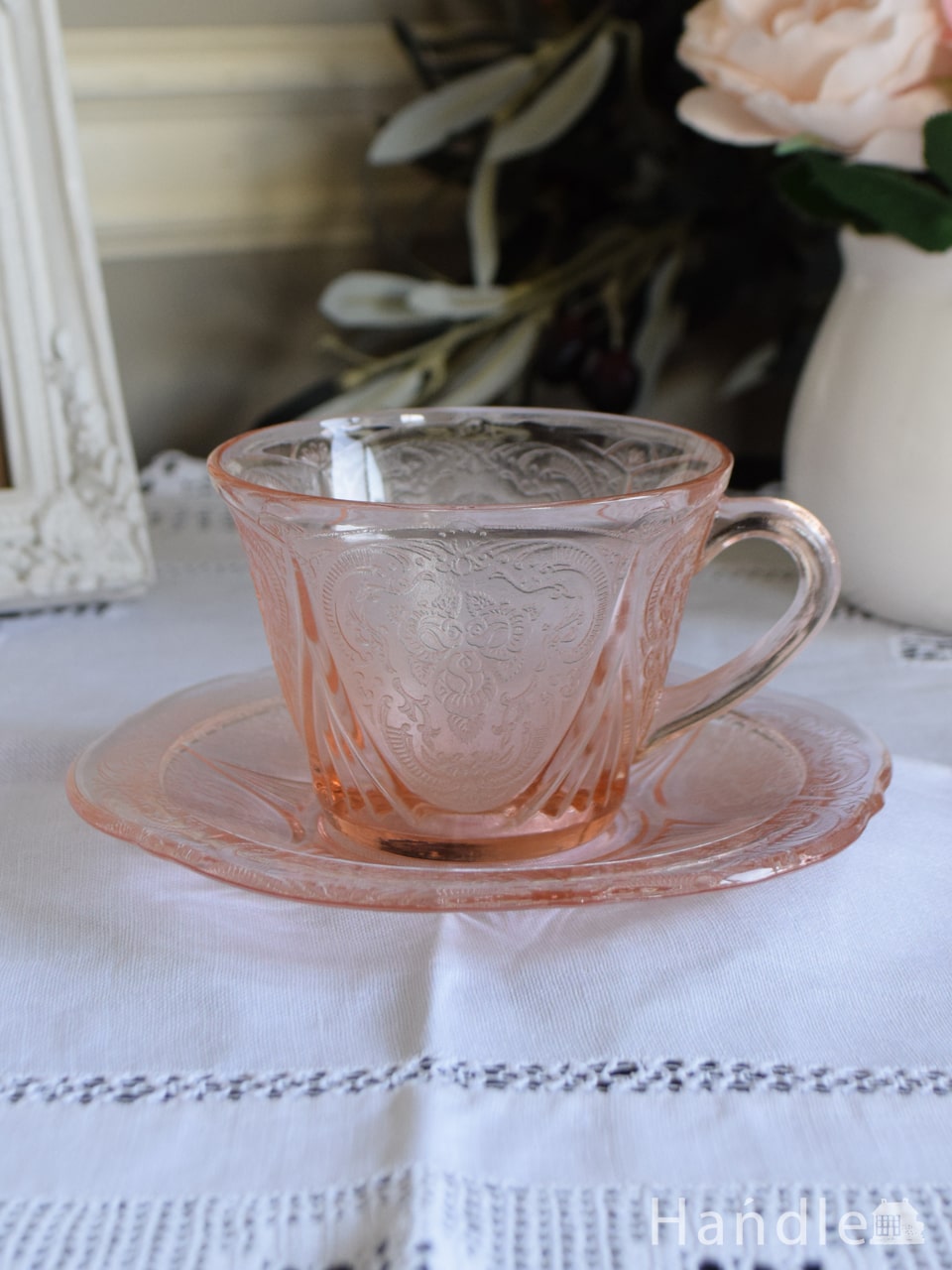 チェリー色の可愛いアンティークガラスの器、ディプレッションガラスのカップ＆ソーサー (m-7810-z)