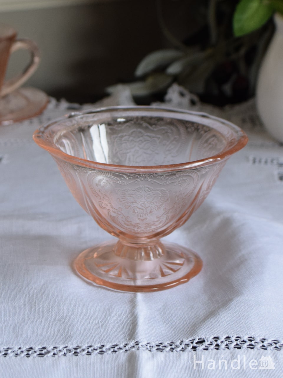 チェリー色の可愛いアンティークガラスの器、ディプレッションガラスのデザートカップ (m-7806-z)