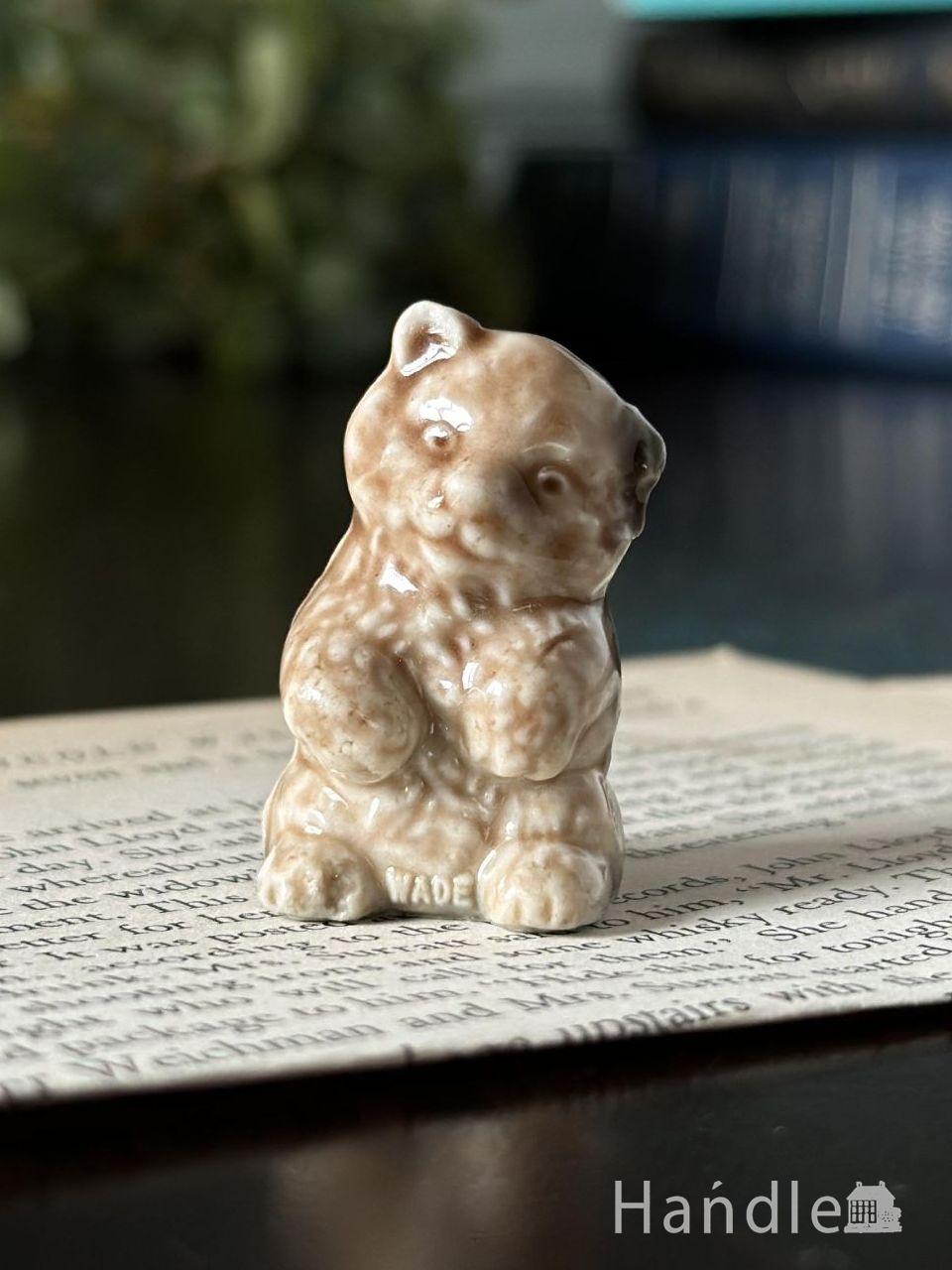 イギリスで見つけたWADE社のビンテージ陶器、Whimsiesシリーズのフィギア（子熊） (m-7490-z)