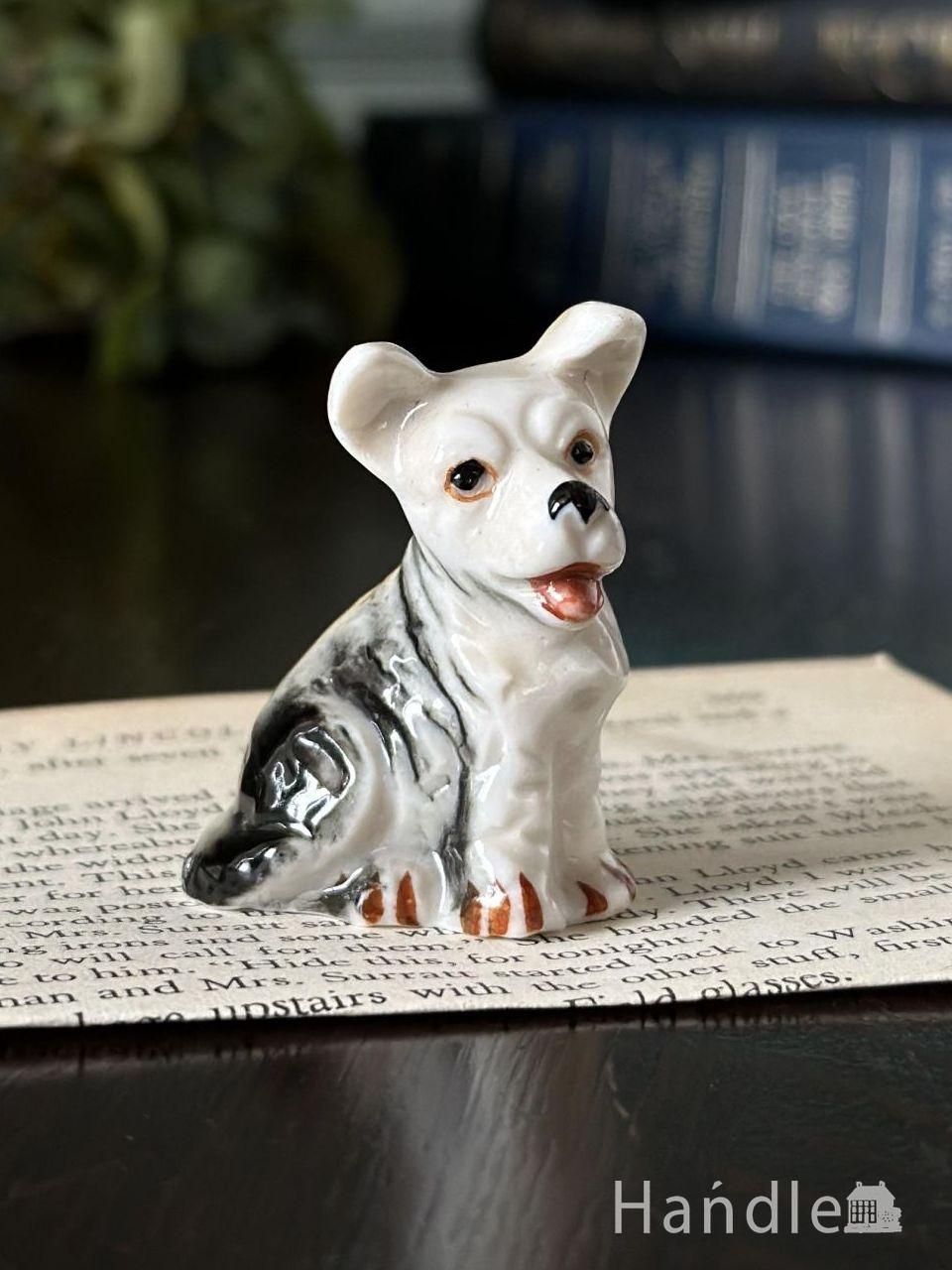 イギリスで見つけたWADE社のビンテージ陶器 、Whimsiesシリーズの犬の 