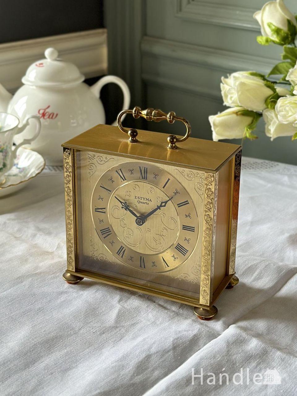 イギリスから届いたアンティークのおしゃれな置時計、ゴールド色に輝く持ち手付きのテーブルクロック