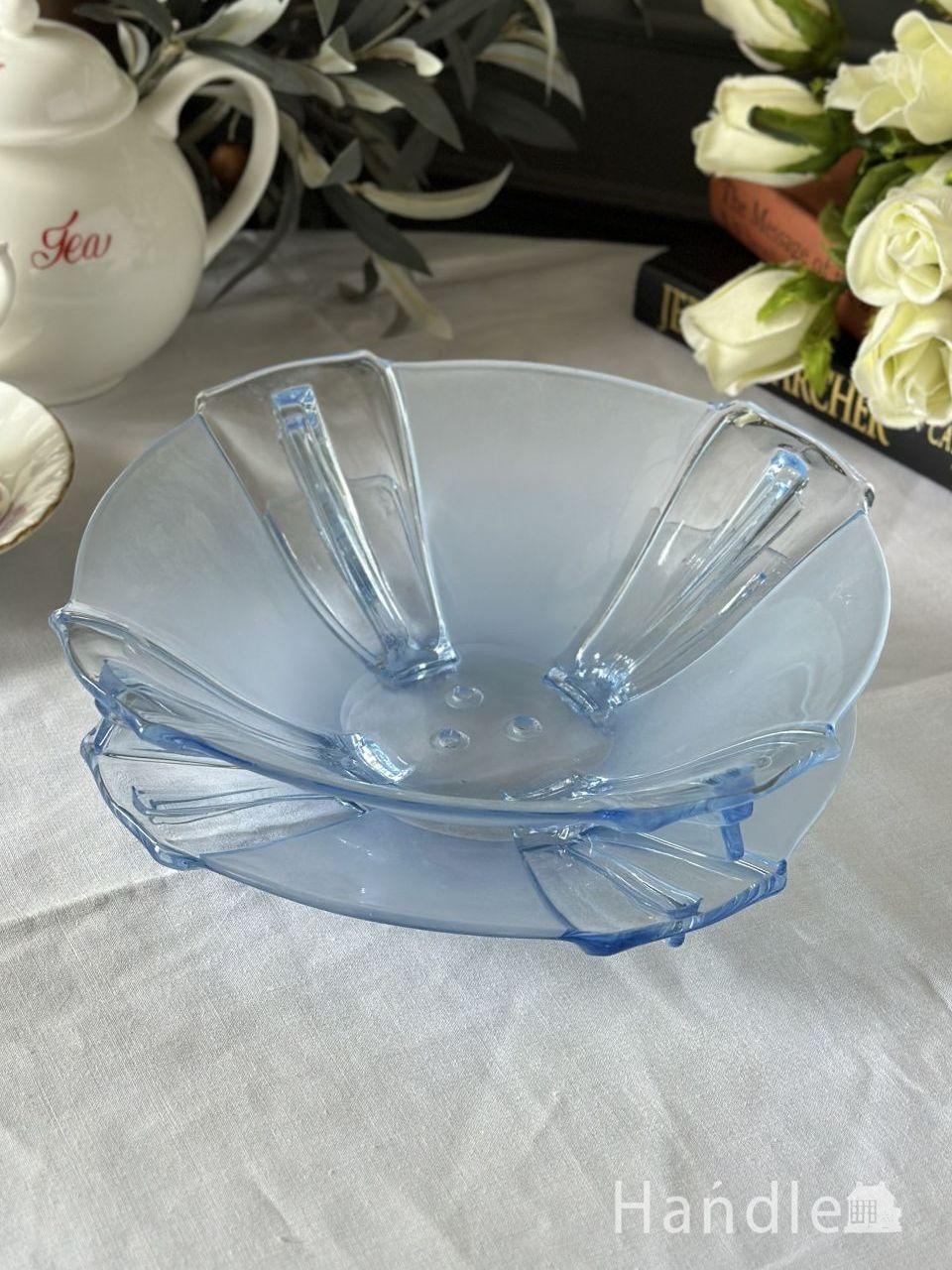 英国アンティークガラスのおしゃれな器、爽やかなブルー色のめずらしいベリーディッシュ (m-7195-z)