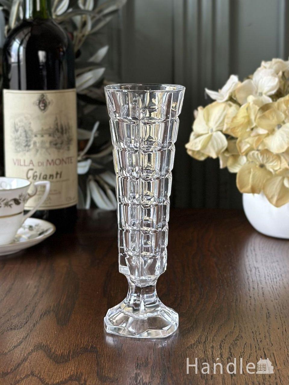 イギリスから届いたアンティークの一輪挿し、型押し模様が輝くフラワーベース (pg-8014)