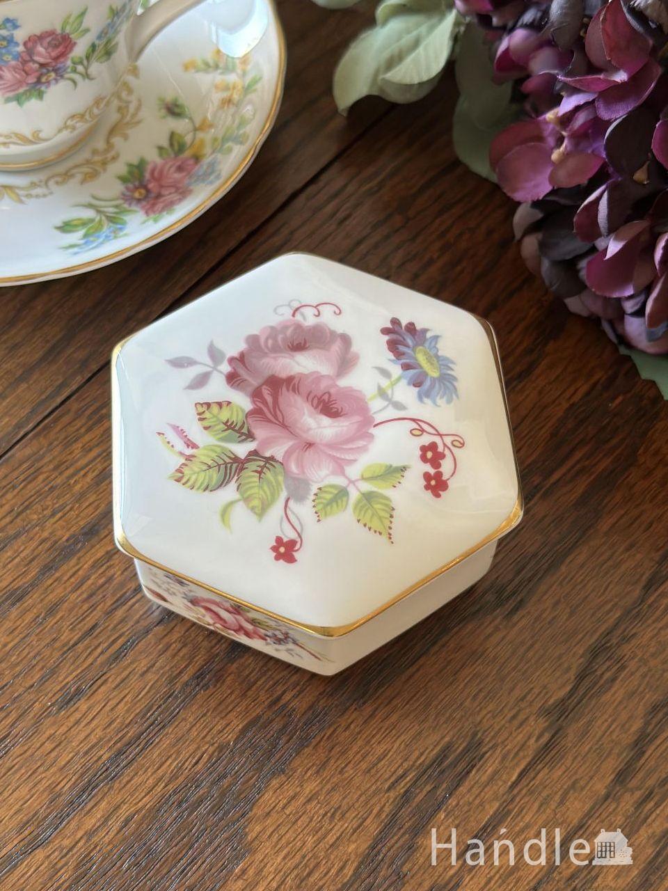 英国アンティークの八角形の陶器の箱、可愛いお花模様のコールポート（Coalport）のトリンケットボックス (m-8394-z)