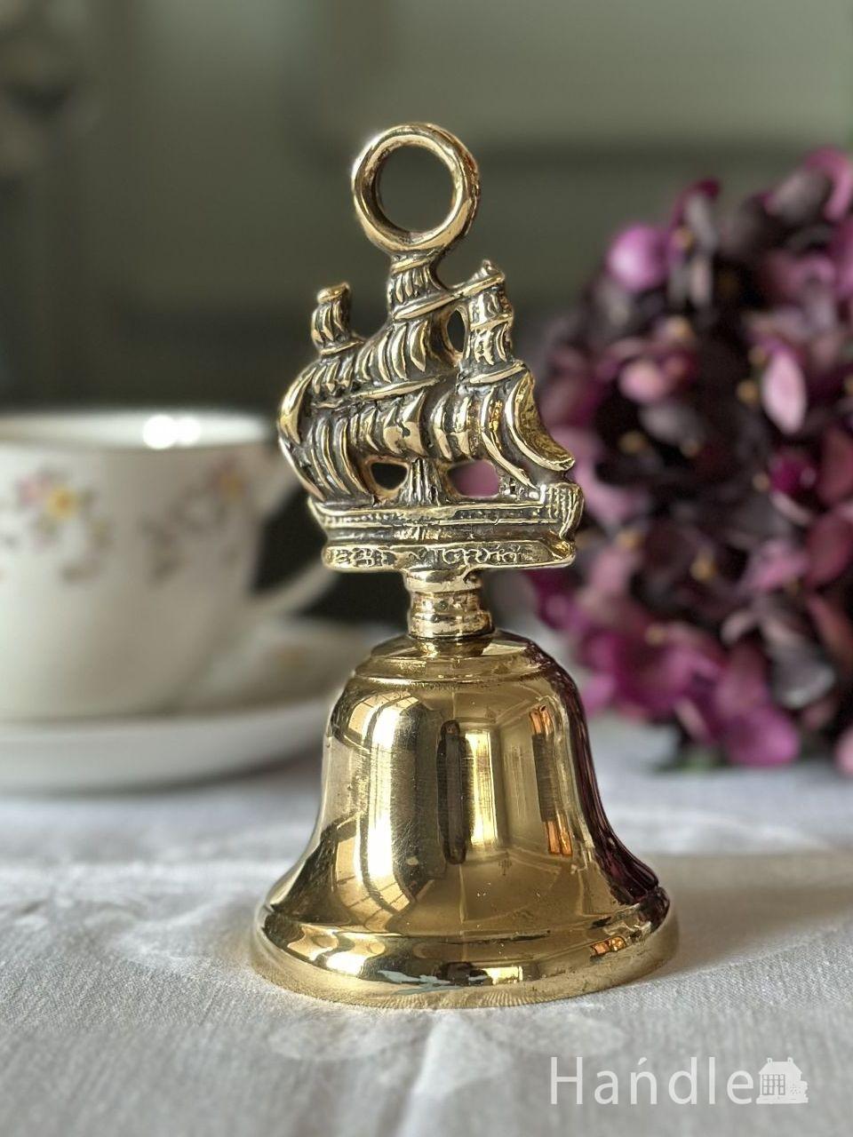 イギリスから届いたアンティークのベル、帆船のモチーフがおしゃれな真鍮製の呼び鈴 (m-8096-z)