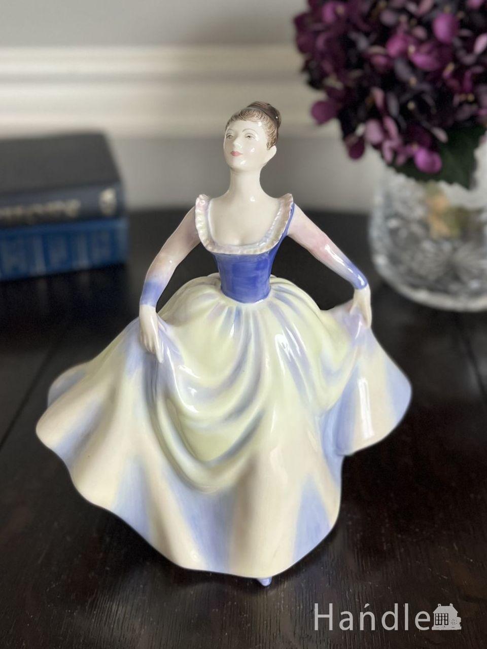 イギリスから届いたROYAL DOULTON（ロイヤルドルトン）、1968年生まれのLISAのフィギュリン (m-8173-z)