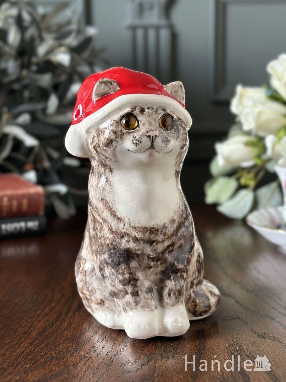 イギリスから届いた手作りの陶磁器の猫ちゃん、サンタ帽をかぶったウィンスタンレイキャット（WINSTANLEY CAT） (m-9159-z)