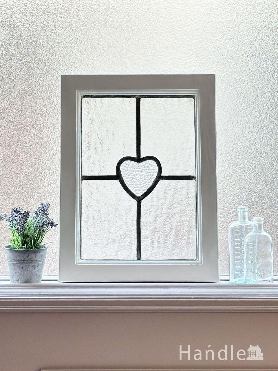 ハートの形がキュートなステンドグラス、イギリスから届いたアンティークガラスのハート