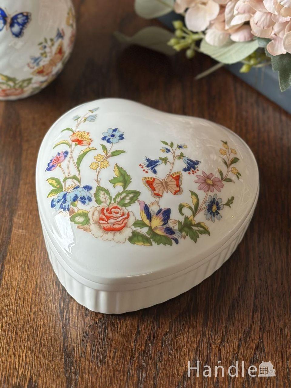 エインズレイのトリンケットボックス、コテージガーデンのハート型の