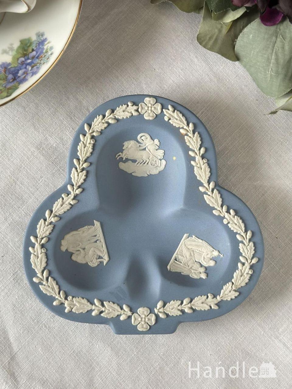 ウェッジウッド（Wedgwood）のジャスパーウェア、ペールブルー色のクローバー型のプレート (k-5000-z)