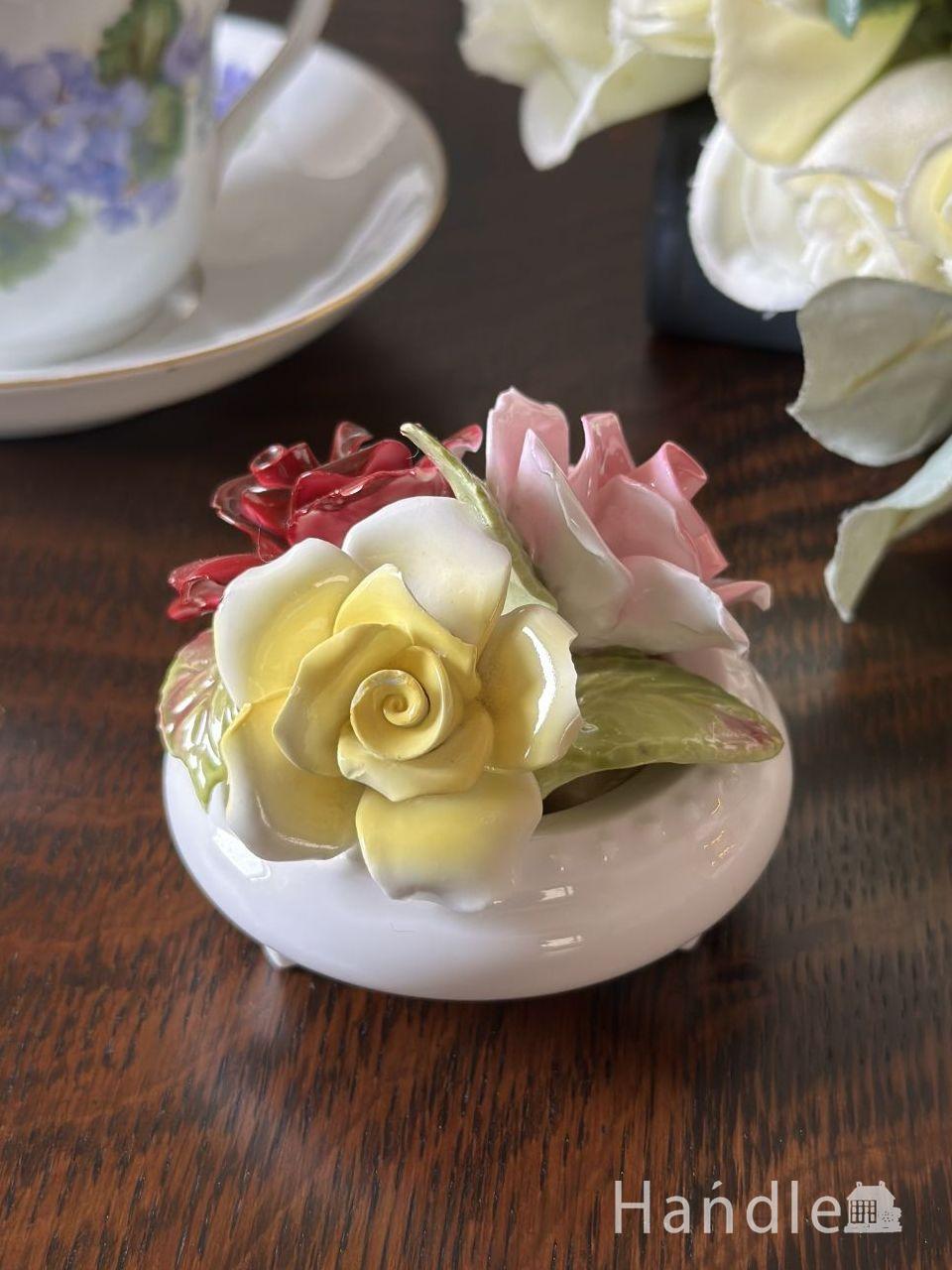 イギリスから届いたアンティークの陶花、コールポートの陶磁器で出来た卓上花 (h-1250-z)