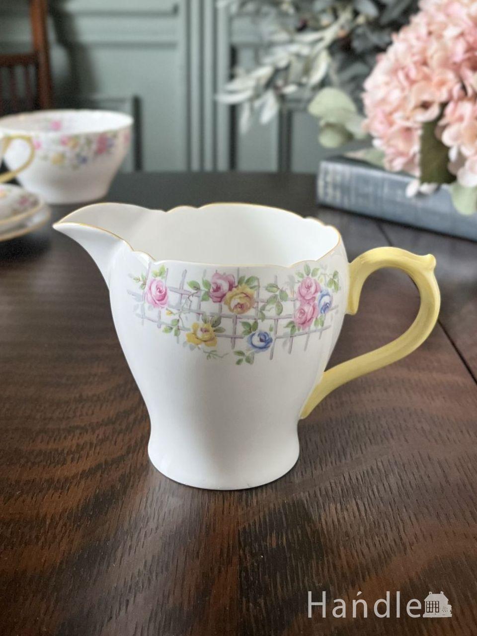 カラフルにバラの花が描かれたシェリーの食器、イギリスから届いた美しいアンティークのミルクポット