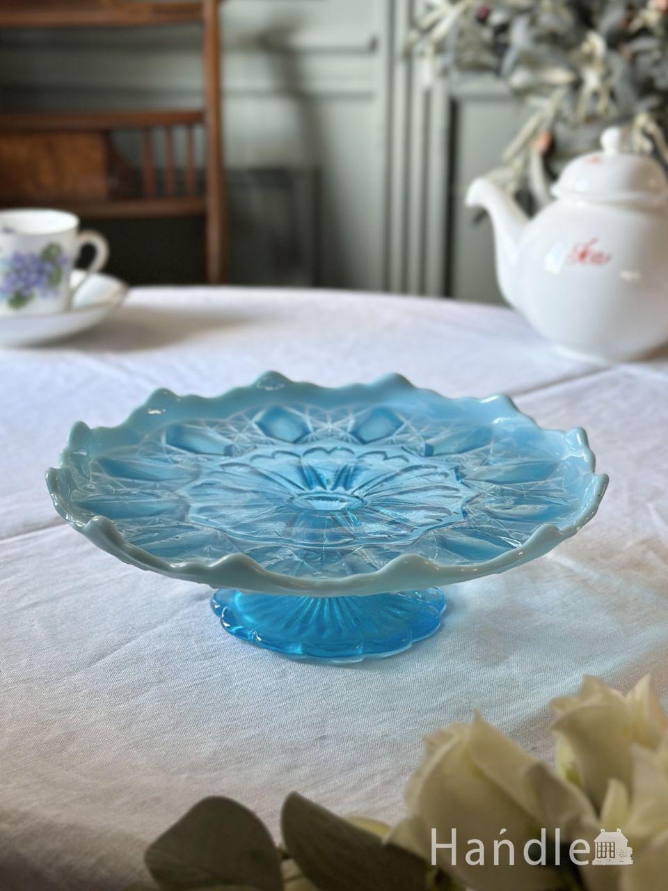 海のようなブルー色のアンティークガラスの皿、イギリスで見つけた美しいアンティークケーキスタンド (m-9638-z)