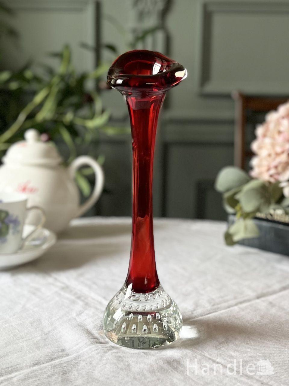 ルビー色のアンティークガラスが美しい花器、イギリスから届いたアンティークの一輪挿し (pg-8339)