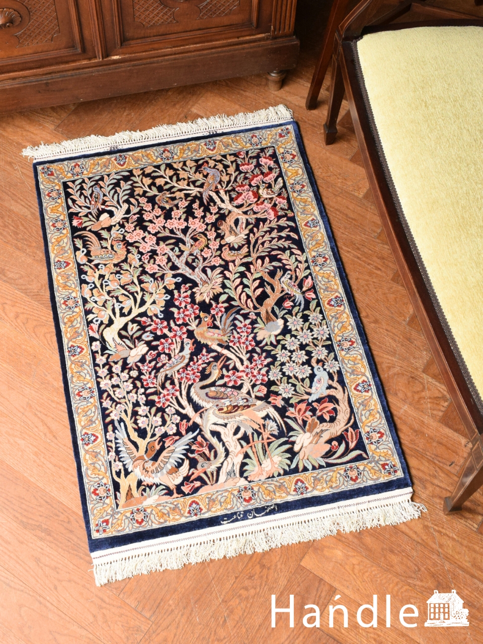 花鳥模様が美しいイスファハーンのペルシャ絨毯、シルクで出来たガーナートのラグ (m-9912-z)