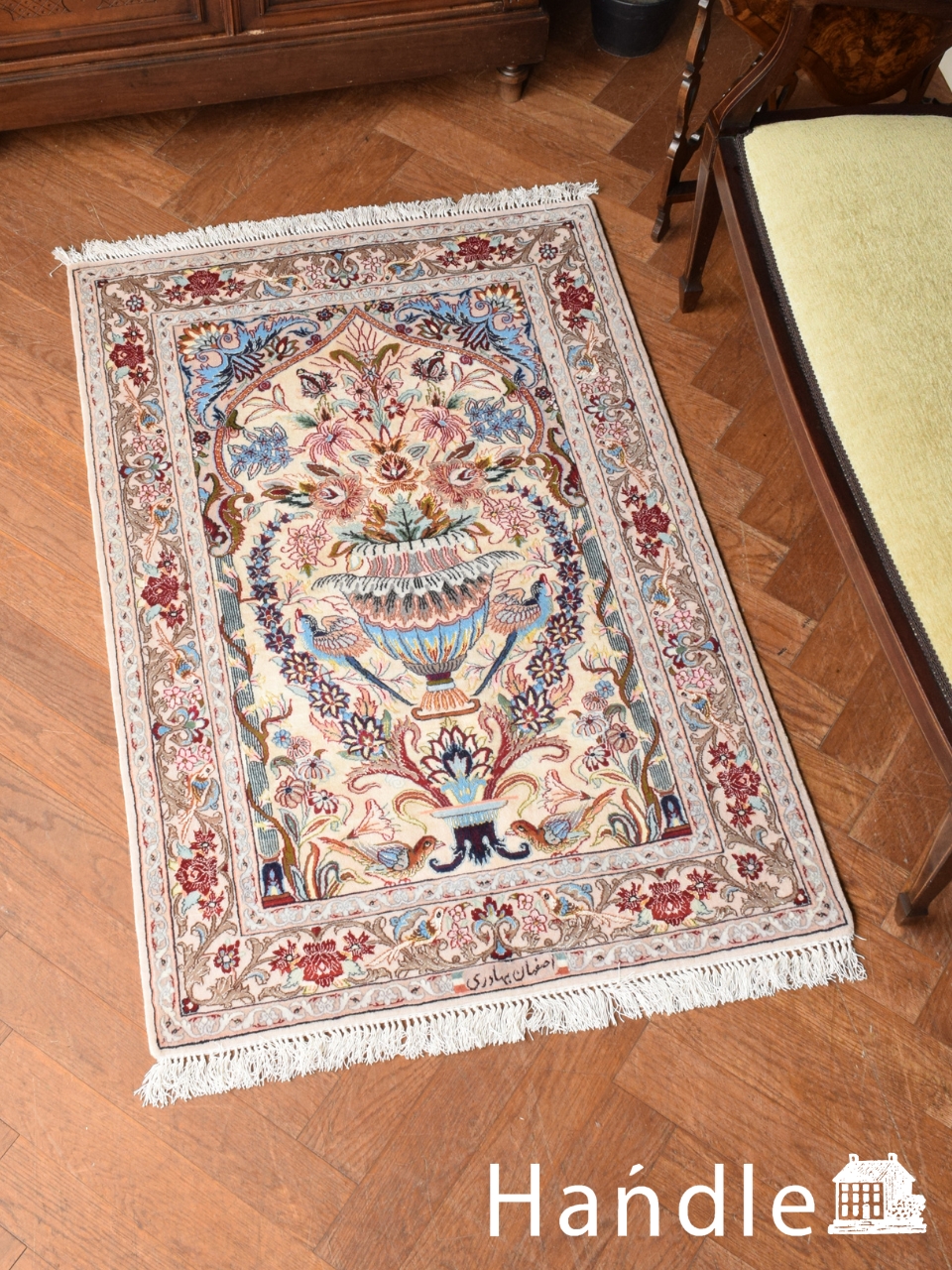 花びん模様が美しいペルシャ絨毯、イスファハーンのおしゃれなカーペット (m-9913-z)