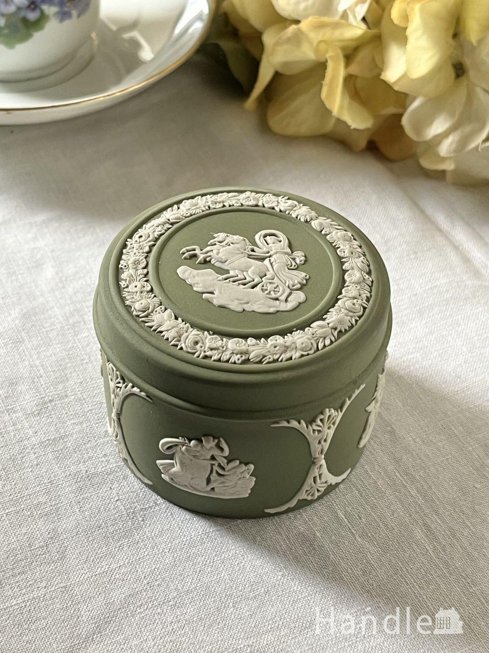 セージグリーン色のジャスパーウェア、英国ウェッジウッドのアンティークボックス