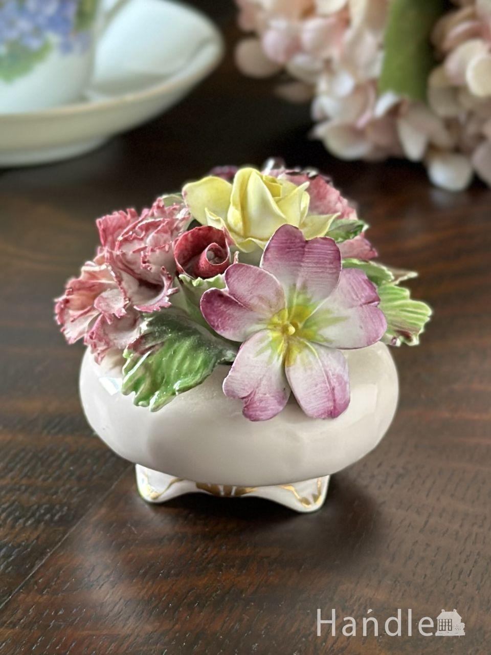 5つのお花が咲き誇るアンティークの陶磁器、イギリスから届いた美しい陶花