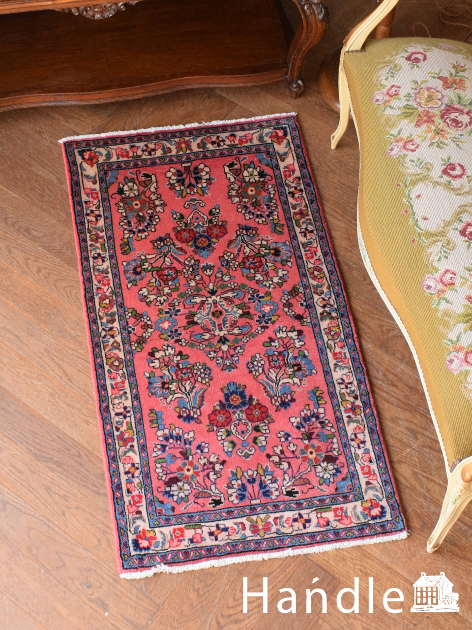 ピンク色が気に入った使いやすいサイズのラグ、サルークから届いたビンテージの美しいペルシャ絨毯