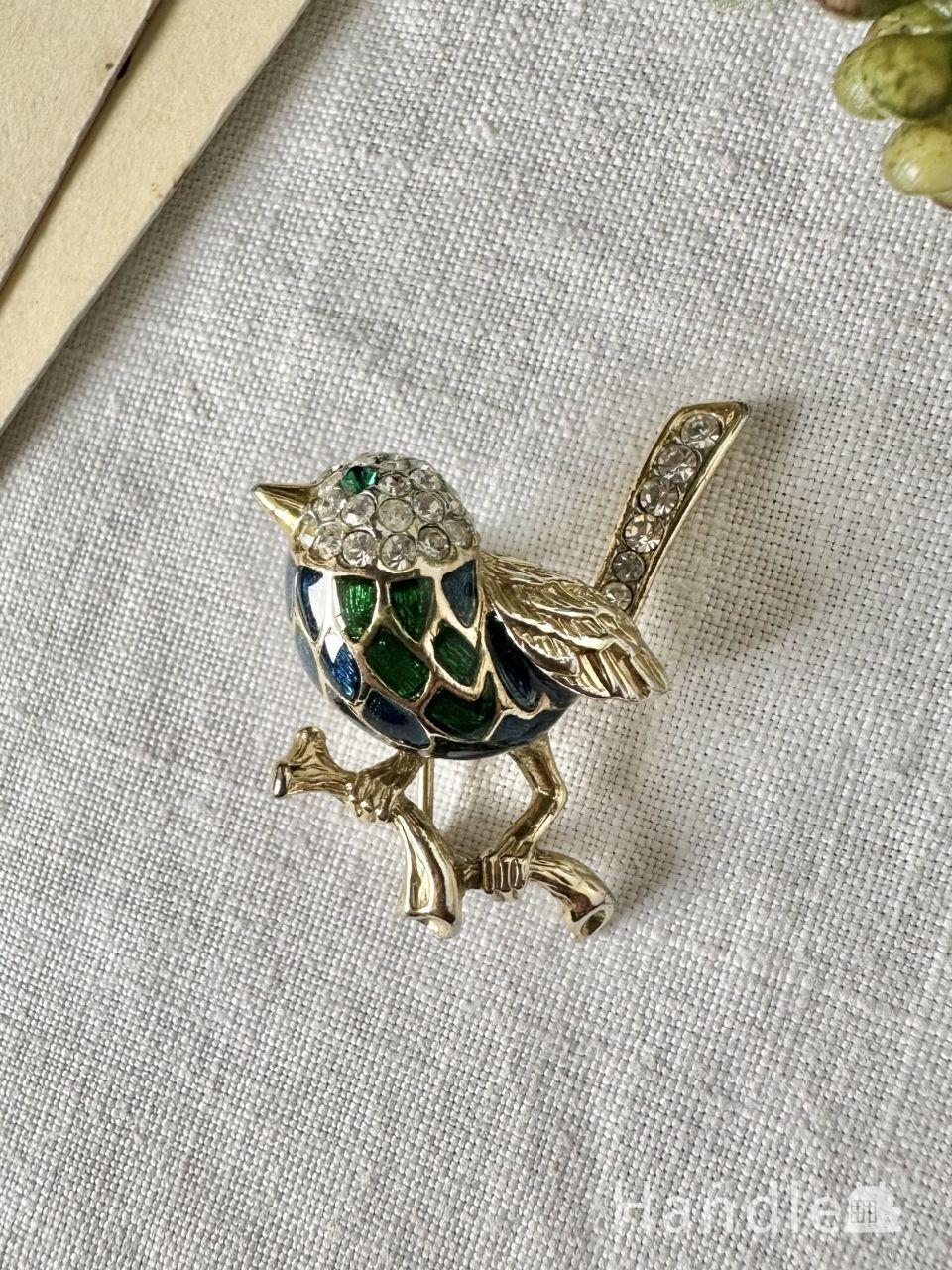 キラッキラに輝く深いグリーン色の小鳥、イギリスから届いたアンティークのオシャレなブローチ
