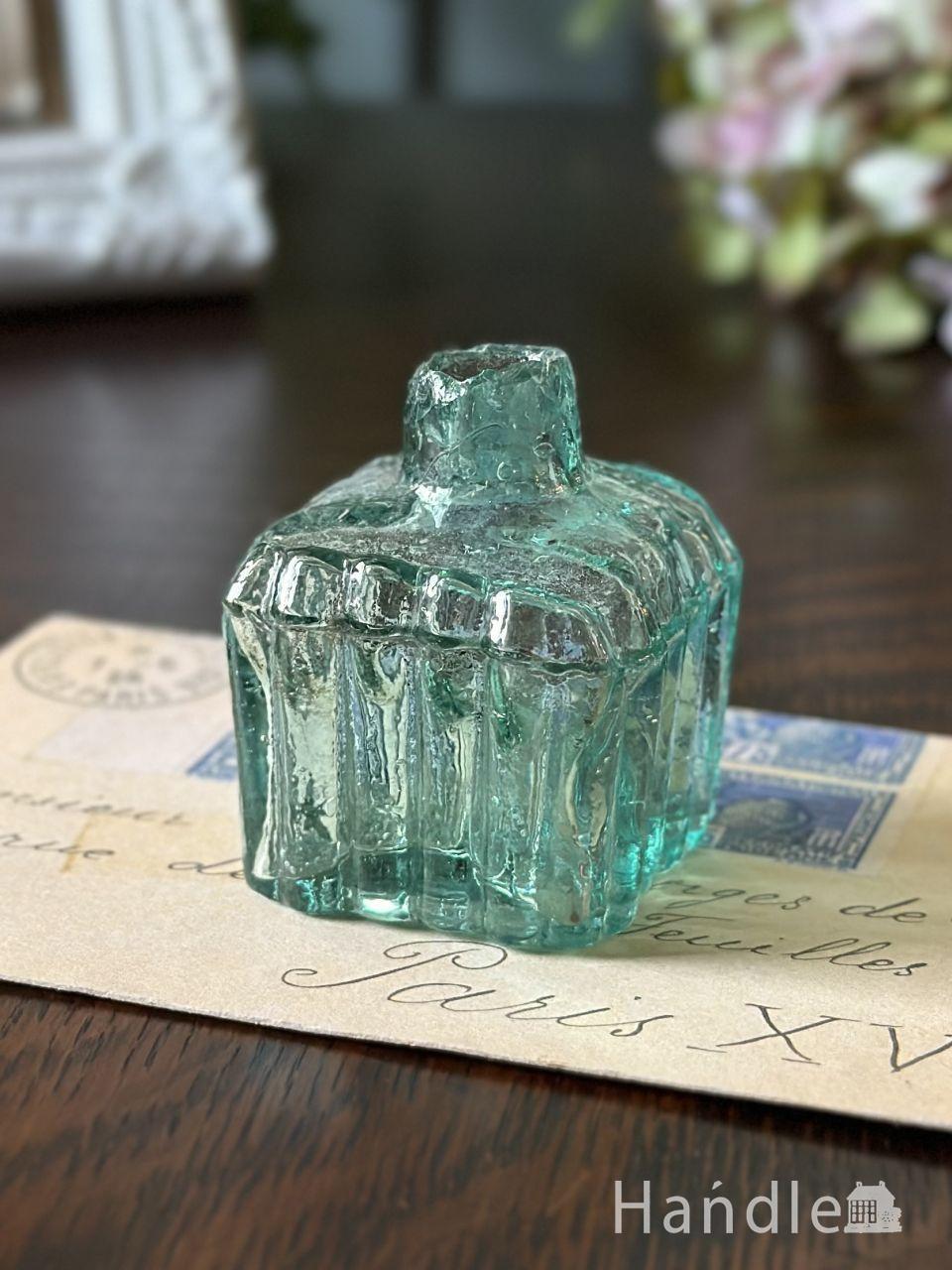 イギリスから届いたアンティークガラスの雑貨、ペン置きが付いたふな型タイプのヴィクトリアンインク瓶 (m-9708-z)