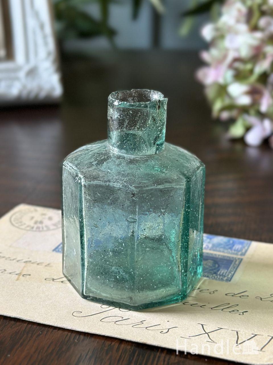 大きめサイズのおしゃれなイン久ボトル、英国アンティークガラスのヴィクトリアンインク瓶 (m-9713-z)