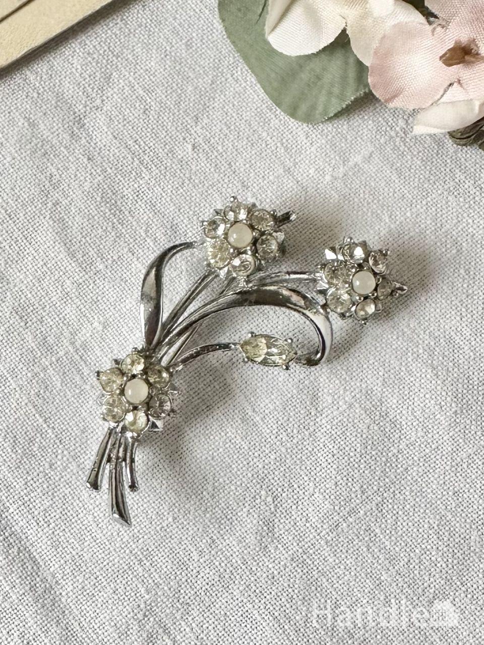 イギリスから届いたアンティークアクセサリー、黄色い薔薇の花が