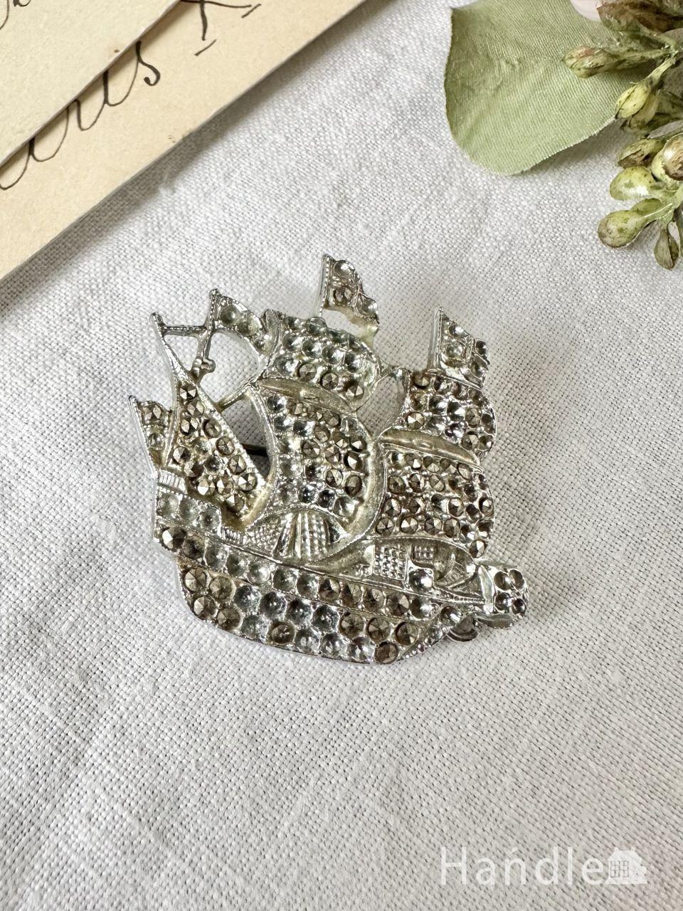 帆船模様のおしゃれなビンテージアクセサリー、キラっと輝くアンティークのブローチ