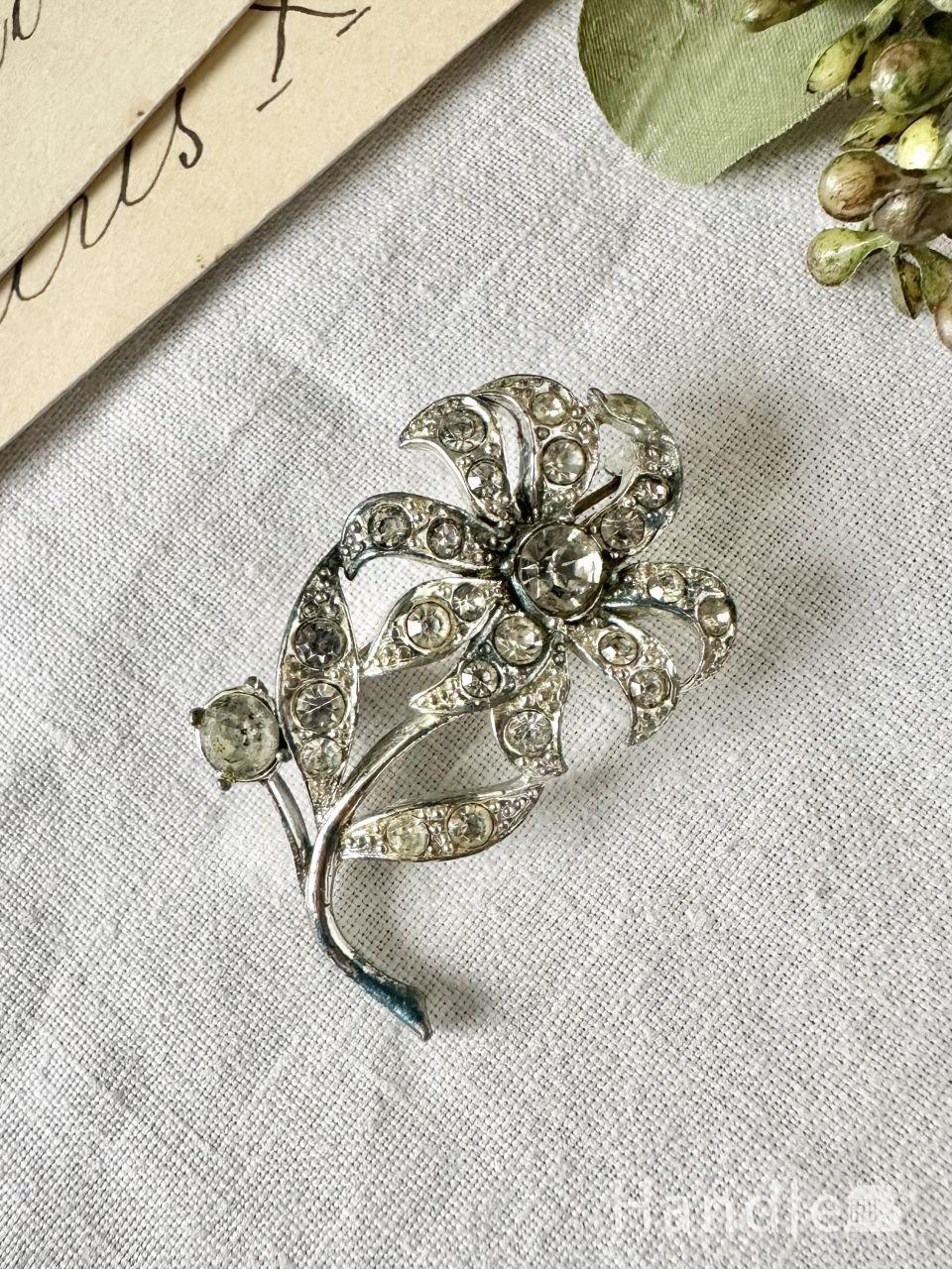 大きく咲くお花のモチーフが可愛いブローチ、イギリスから届いたおしゃれなアクセサリー (h-1461-z)