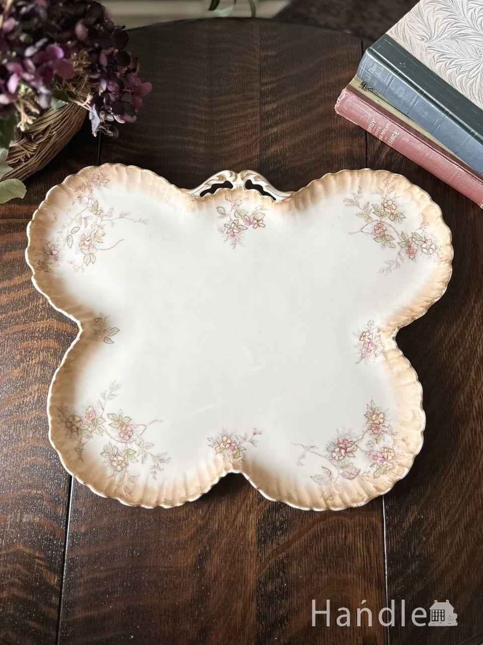 蝶々のモチーフの美しいアンティークリモージュ、バタフライシェイプのクリーム色の美しいプレート