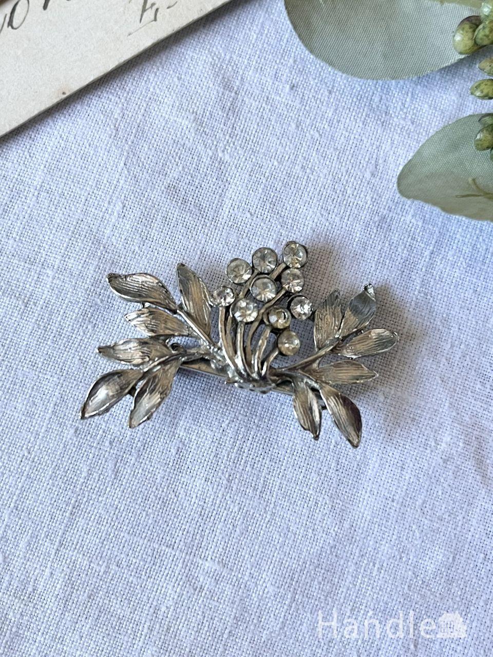大きなお花が華やかに咲くモチーフのブローチ、英国ビンテージの可愛いアクセサリー