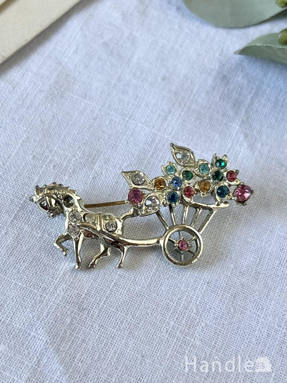 カラフルな花かごを運ぶ馬車の可愛いブローチ、イギリスから届いたビンテージアクセサリー (h-1480-z)
