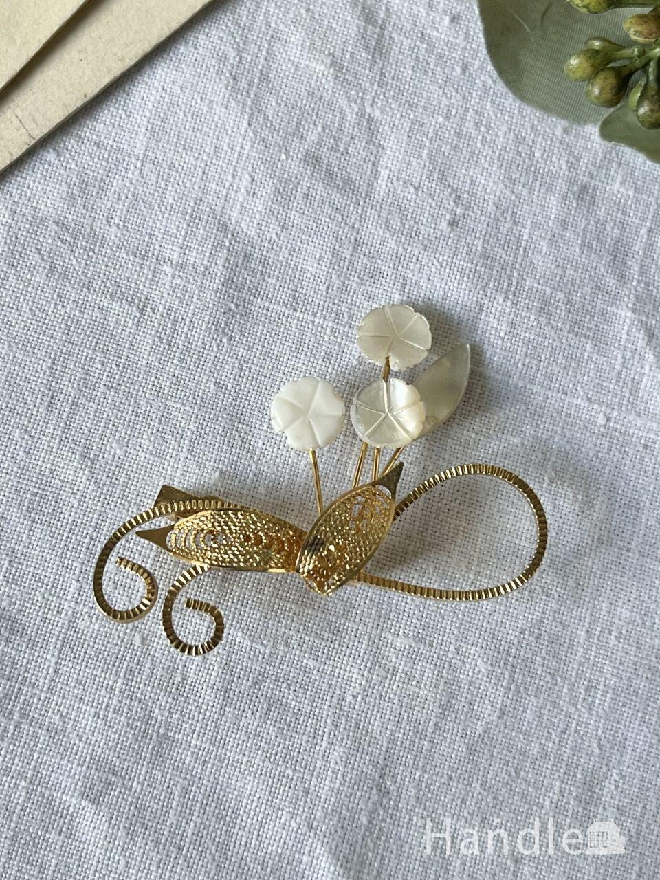 マザーオブパールのお花が可愛いアクセサリー、イギリスから届いたビンテージのブローチ