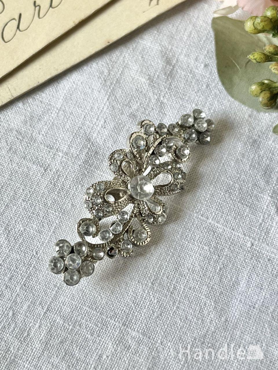 イギリスで見つけたおしゃれなアクセサリー、キラッと輝くお花のモチーフのアンティークブローチ