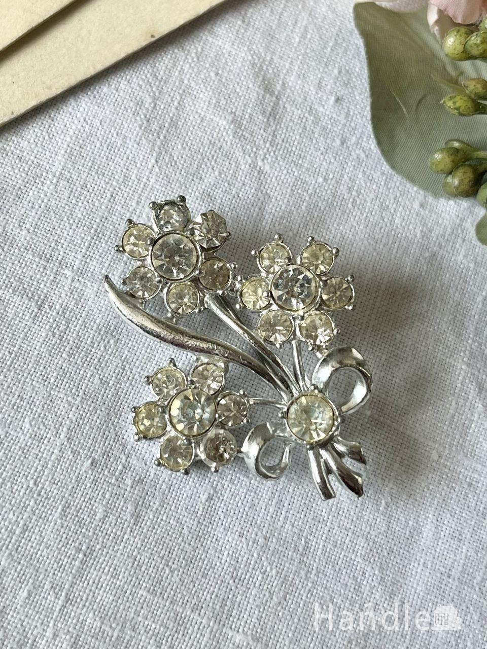 いつでも使えるおしゃれなアンティークのアクセサリー、イギリスから届いた花束のブローチ