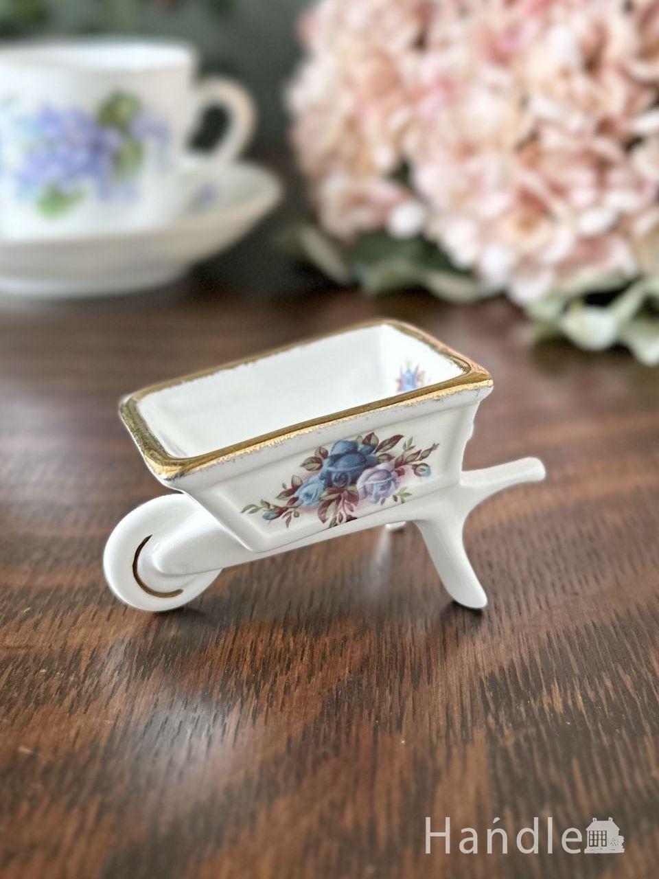 英国アンティークの手押し車のオブジェ、ロイヤルアルバートのムーンライトーローズ