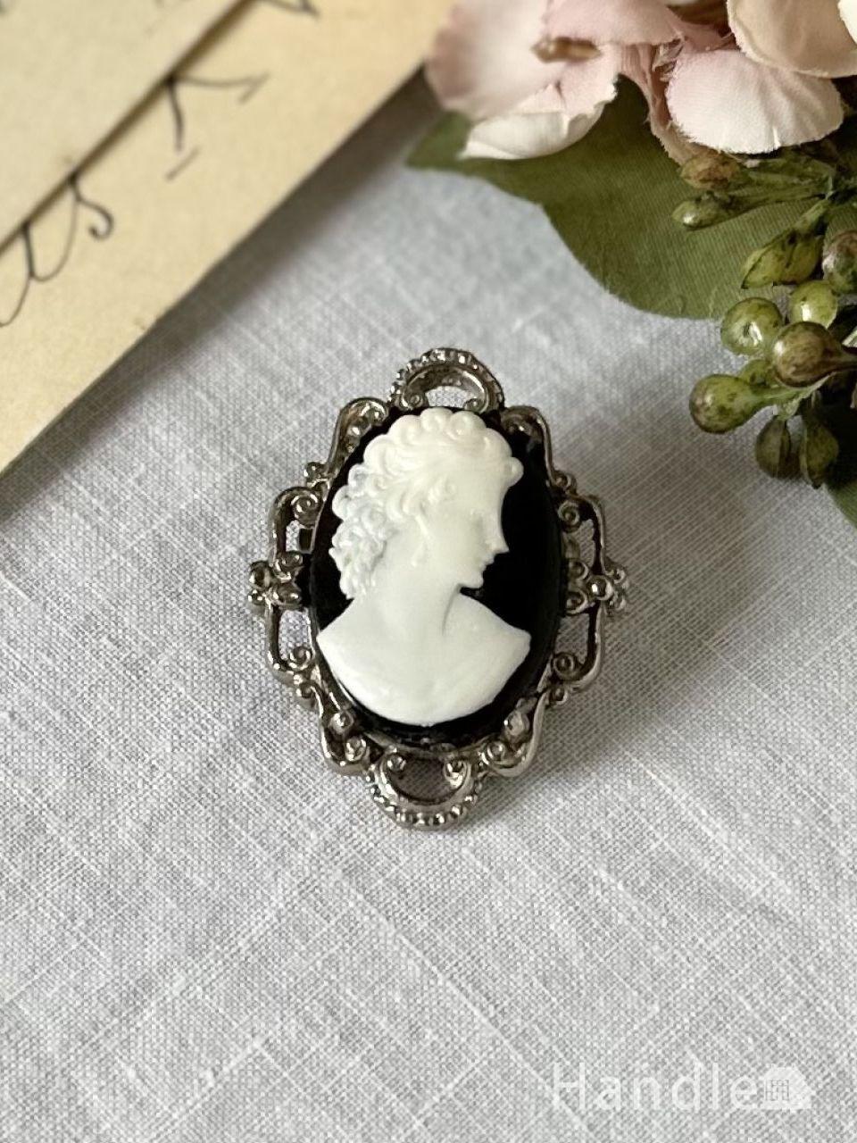 女性の横顔が浮かび上がるアンティークカメオ、おしゃれなアンティークのブローチ (h-1498-z)
