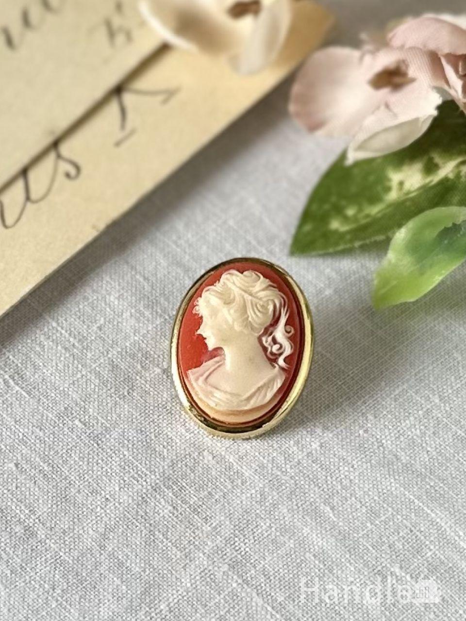 美しい女性の横顔が彫られたアンティークのカメオ、イギリスから届いたアクセサリー (h-1500-z)