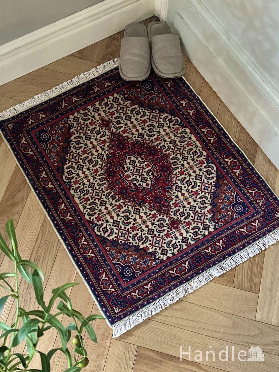 幾何学模様のおしゃれなペルシャ絨毯、サルーク（Saroogh）のビンテージのラグ