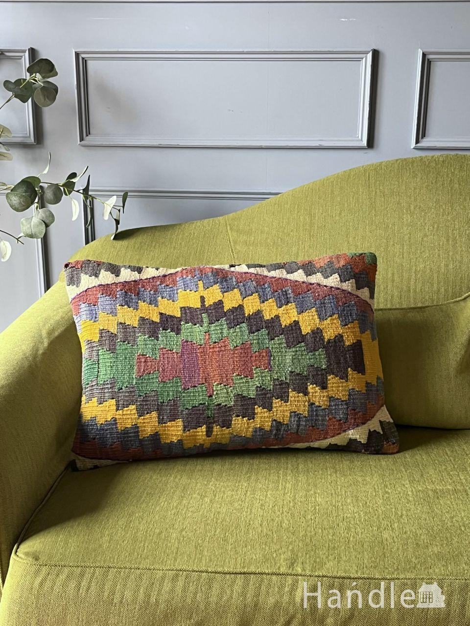 幾何学模様がおしゃれなオールドキリム、ビンテージのクッションカバー（60✕40）