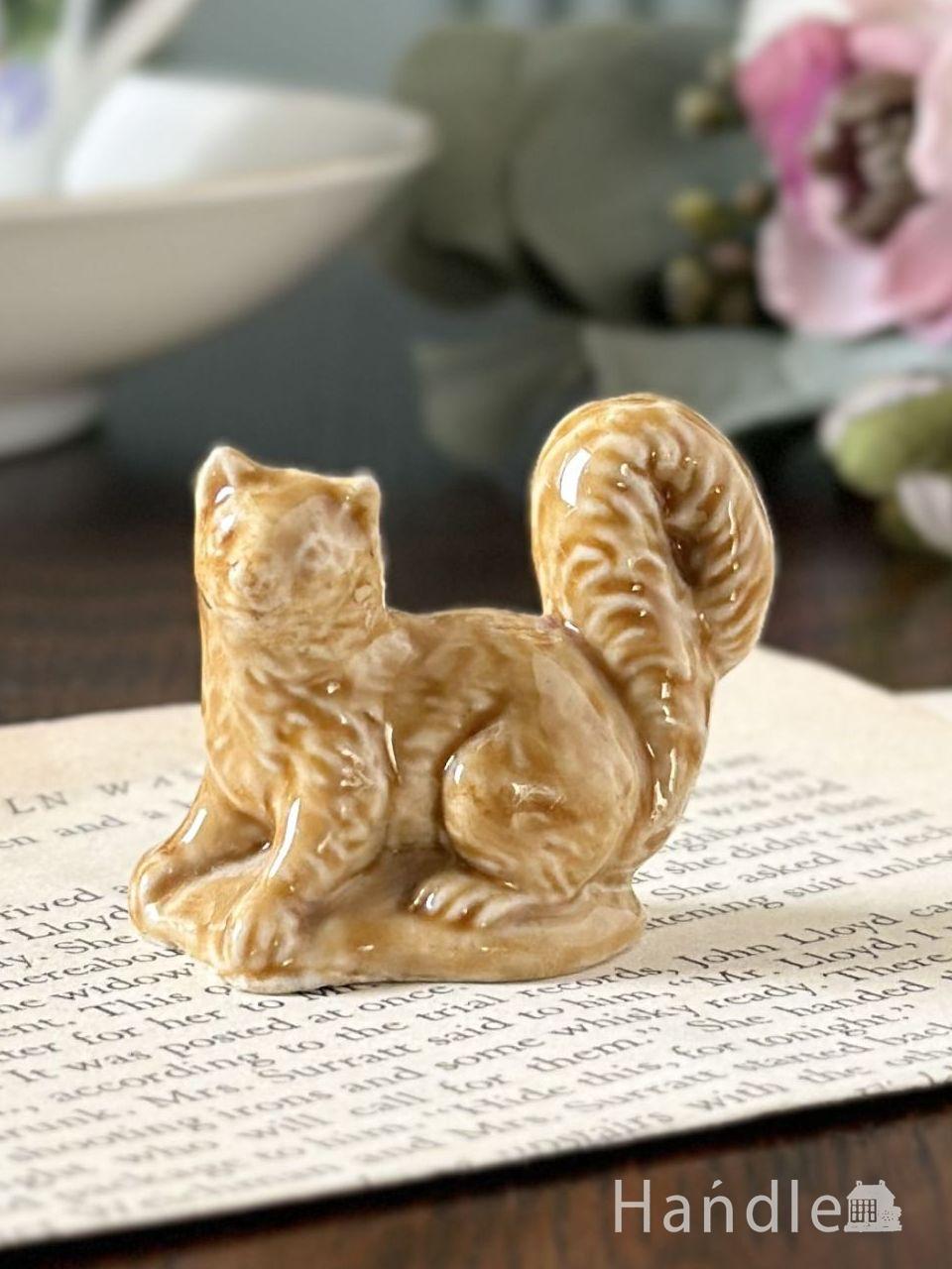 イギリスで見つけたWADE社のビンテージ陶器 、Whimsiesシリーズのフィギア（マツテン） (k-6031-z)