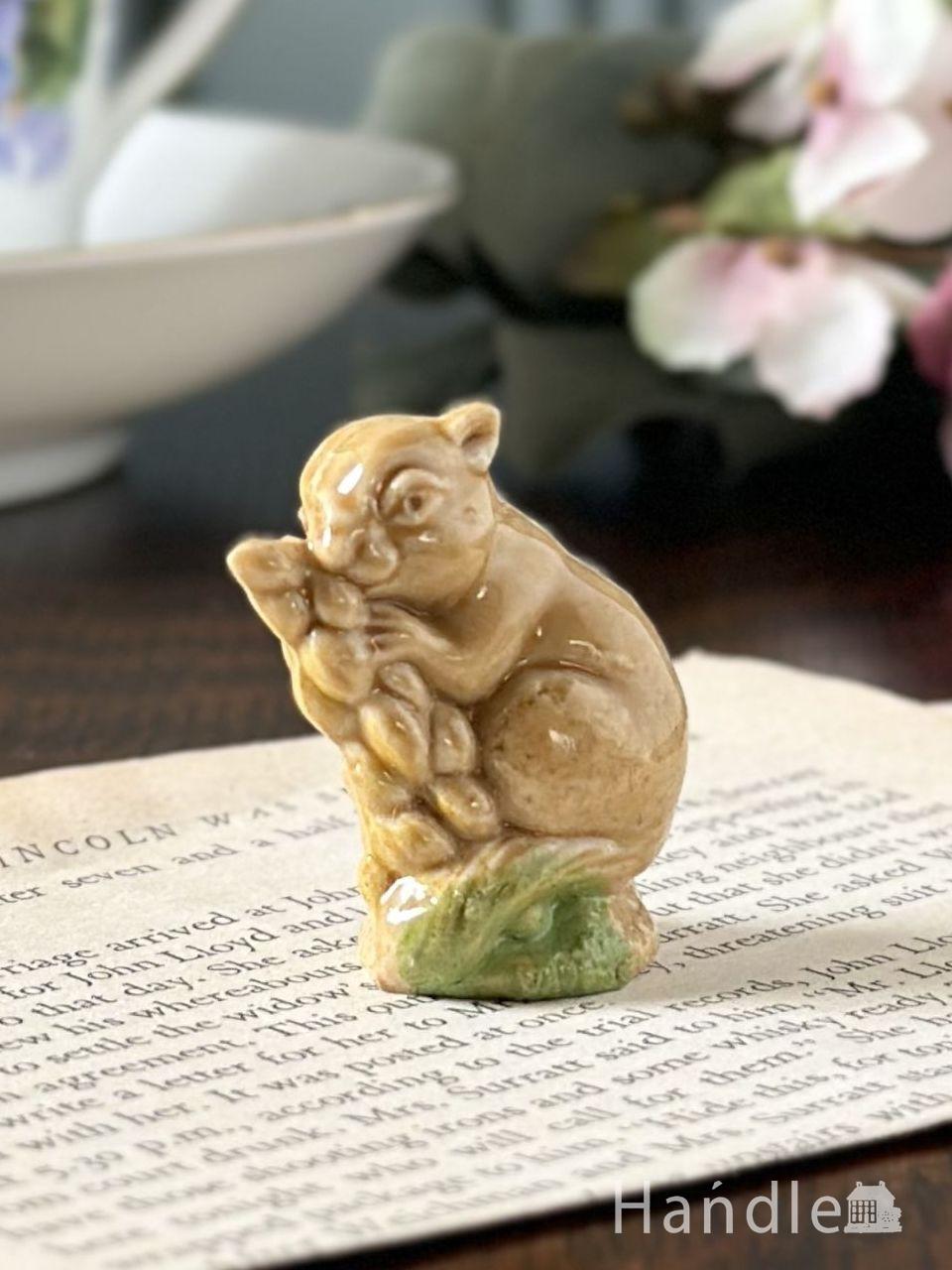 イギリスで見つけたWADE社のビンテージ陶器、Whimsiesシリーズのフィギア（野ネズミ）