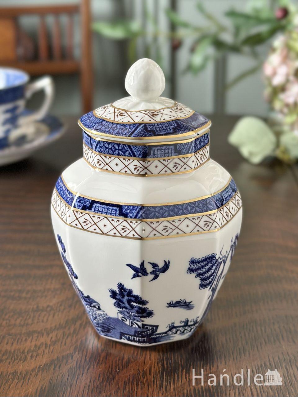 ウィローパターンが描かれたアンティークの器、ロイヤルドルトンのオールドブルーウィロー　