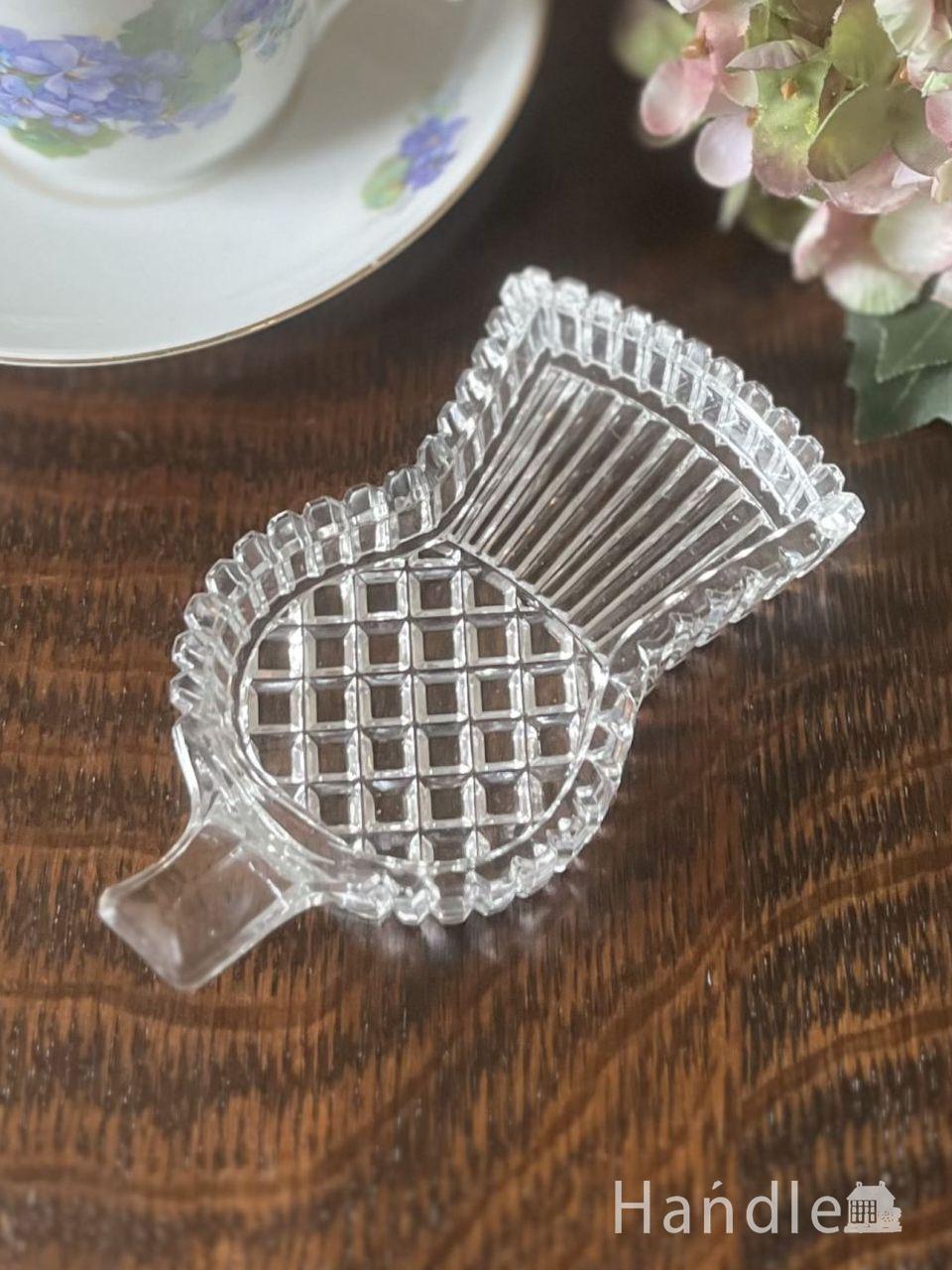 スコットランド国花のアンティークガラスの器、おしゃれなアザミのアクセサリートレイ