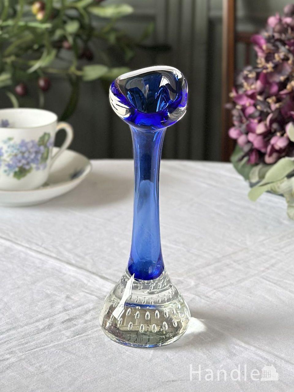 深いブルー色のアンティークガラスの一輪挿し、イギリスから届いたおしゃれなフラワーベース (m-9740-z)