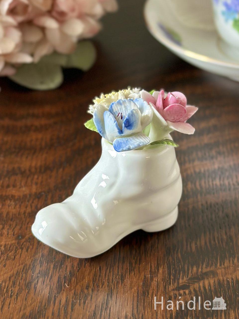 ロイヤルドルトンの靴型のアンティーク陶花、ボーンチャイナの可愛い陶磁器のお花