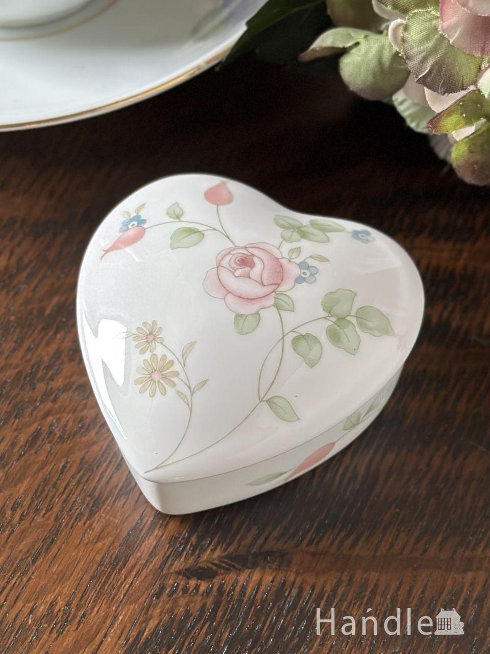 ウェッジウッドのローズヒップ(ROSEHIP)アンティークのハート型トリンケットボックス (h-1395-z)