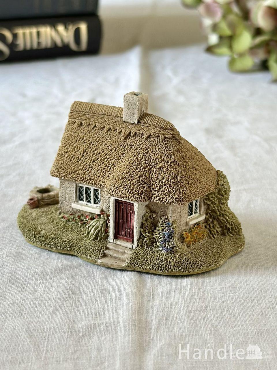 大きな煙突が可愛い茅葺屋根のお家、英国Lilliput Lane（リリパットレーン）のミニチュアハウス