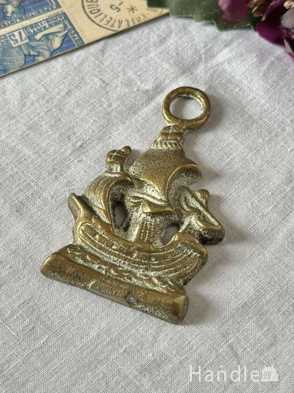 幸せを運んでくるアンティークの雑貨、帆船の形が可愛い真鍮製ホースブラス