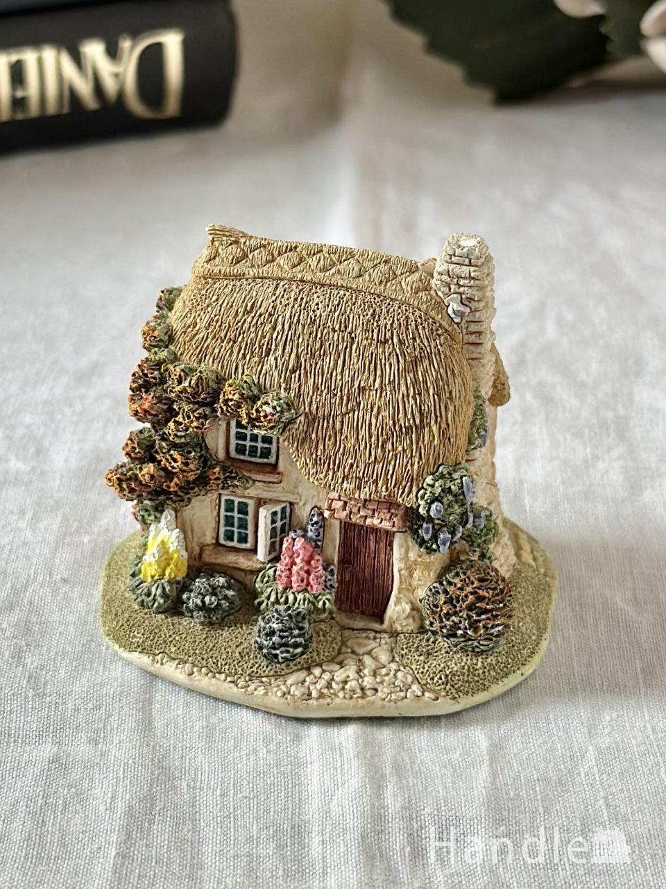 茅葺屋根の可愛いリリパットレーンのミニチュアハウス、イギリスから届いたLilliput Laneのお家